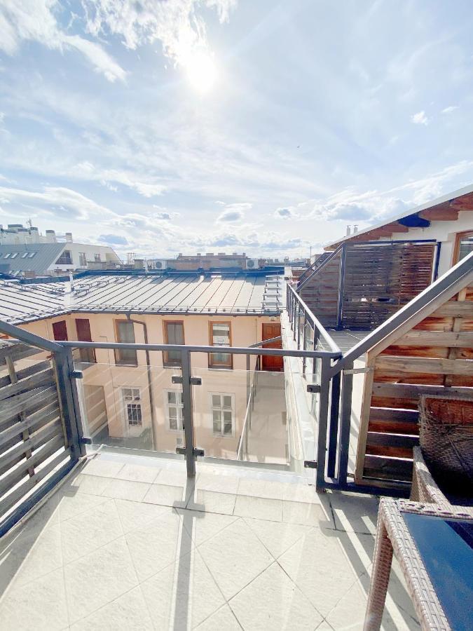 Loft With Rooftop And Free Parking In Garage Budapeste Exterior foto