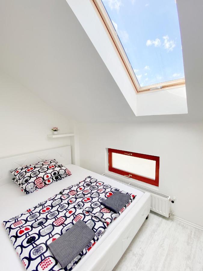 Loft With Rooftop And Free Parking In Garage Budapeste Exterior foto