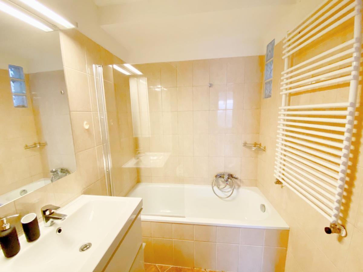 Loft With Rooftop And Free Parking In Garage Budapeste Exterior foto